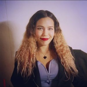 Meet your Posher, Alexis